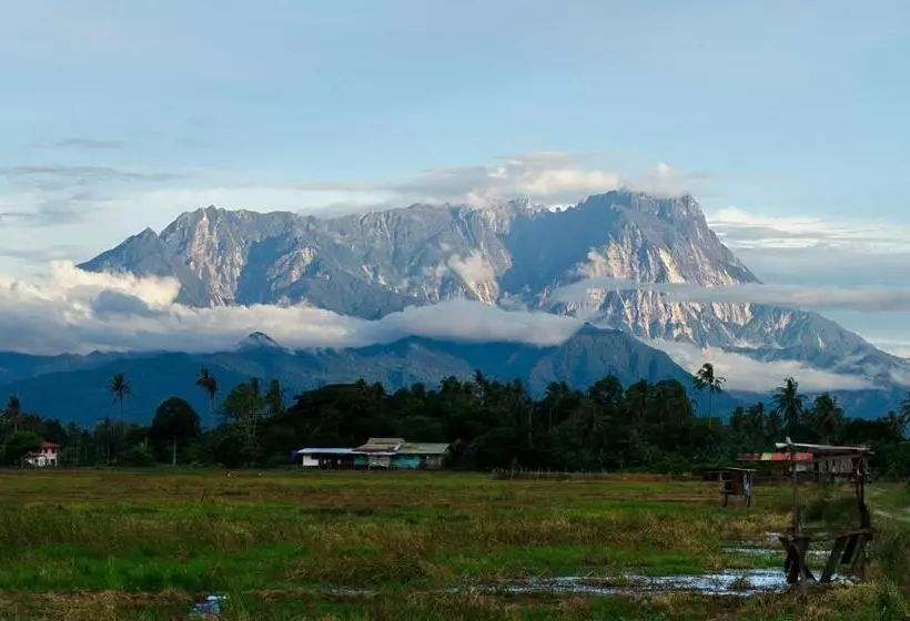 Hotelli Holiday Inn Express Kota Kinabalu City Centre By Ihg