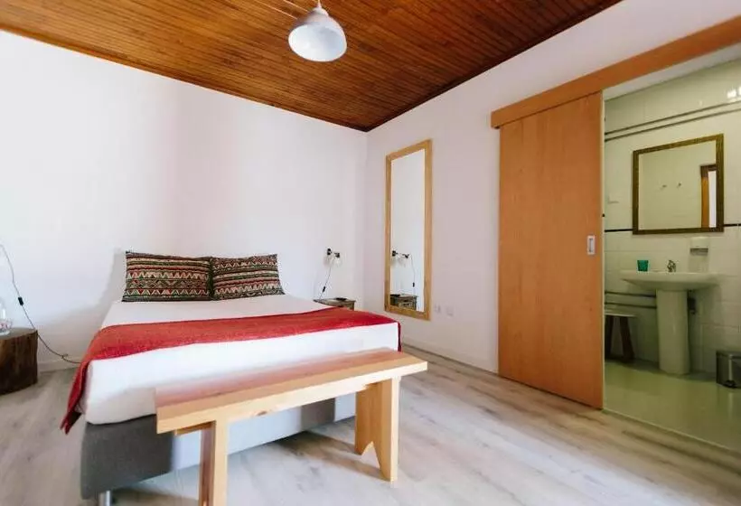 Majatalo Zulla Nazaré`s Surf Village