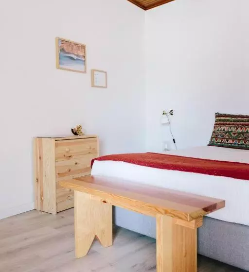 Majatalo Zulla Nazaré`s Surf Village