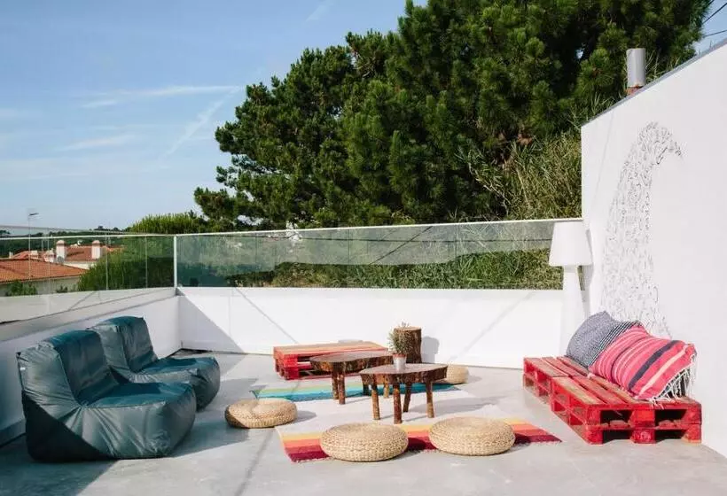 Majatalo Zulla Nazaré`s Surf Village