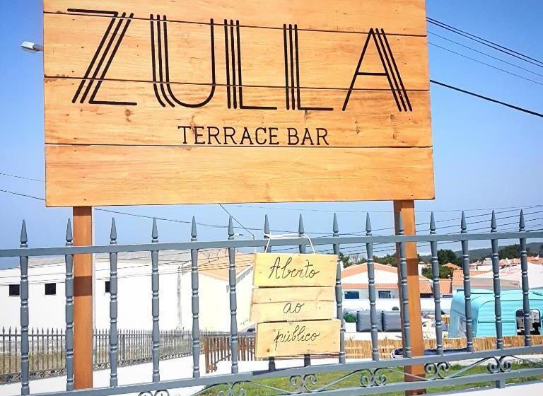 پانسیون Zulla Nazaré`s Surf Village