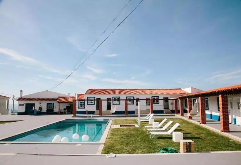 Majatalo Zulla Nazaré`s Surf Village