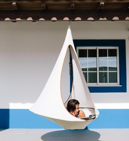 پانسیون Zulla Nazaré`s Surf Village