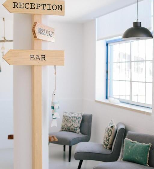 پانسیون Zulla Nazaré`s Surf Village