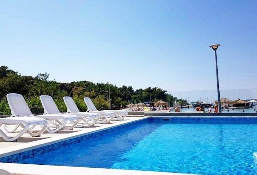 Kaneo Beach Hotel Novalja