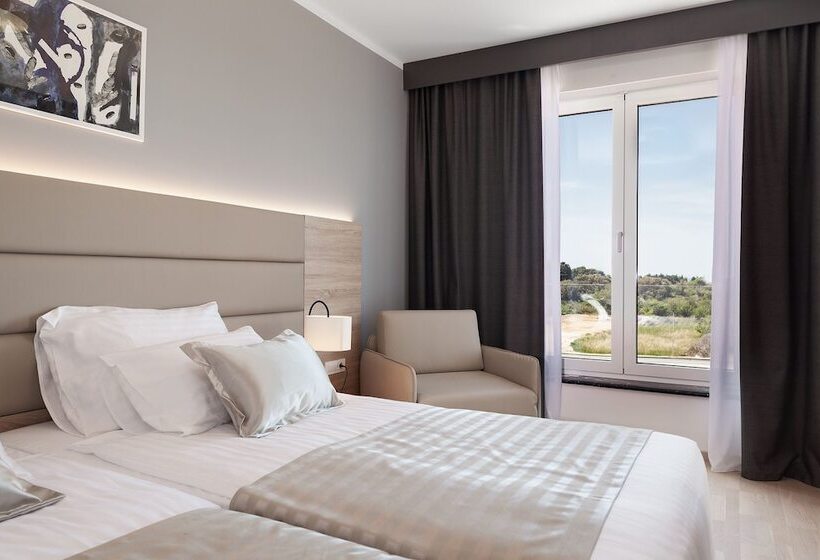 Kaneo Beach Hotel Novalja