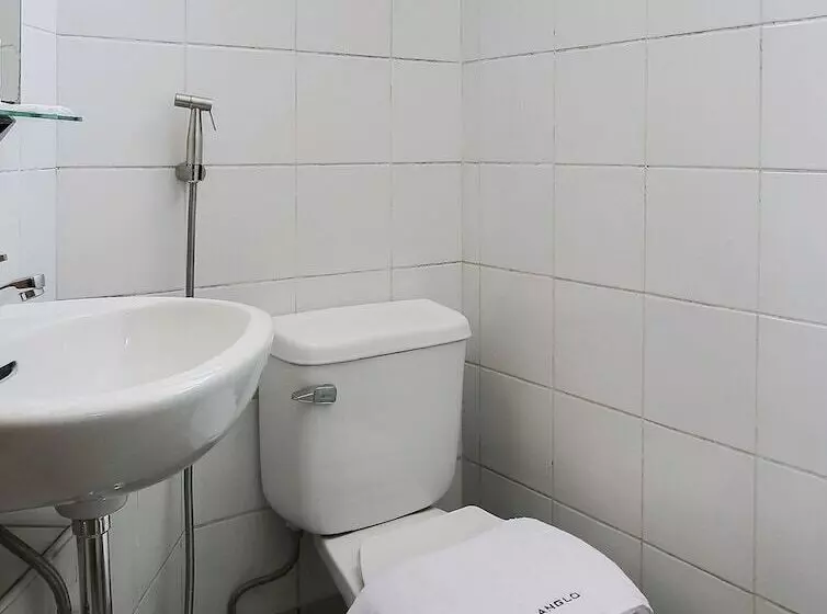 Anglo Residences By Oyo Rooms