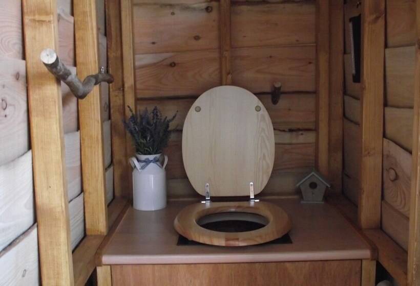 Broomhills Farm River Eco Pods