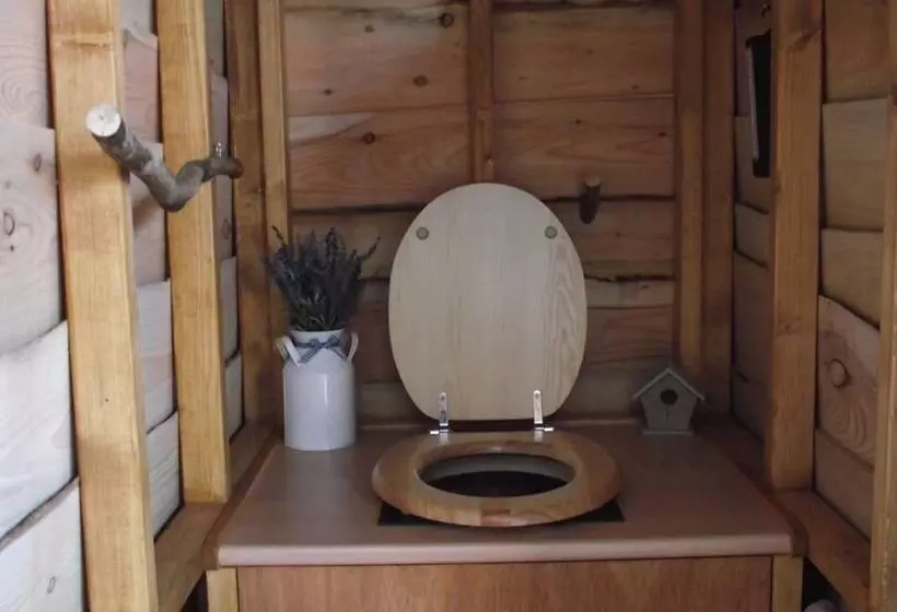 Broomhills Farm River Eco Pods