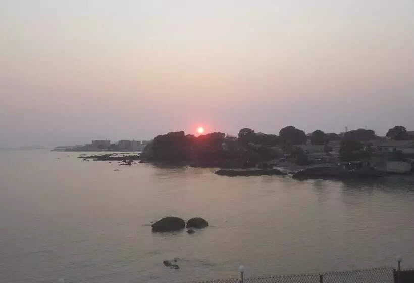 هتل Hôtel Azur Conakry