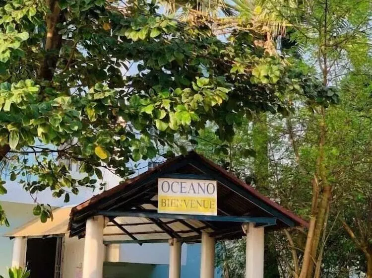 هتل Hôtel Azur Conakry