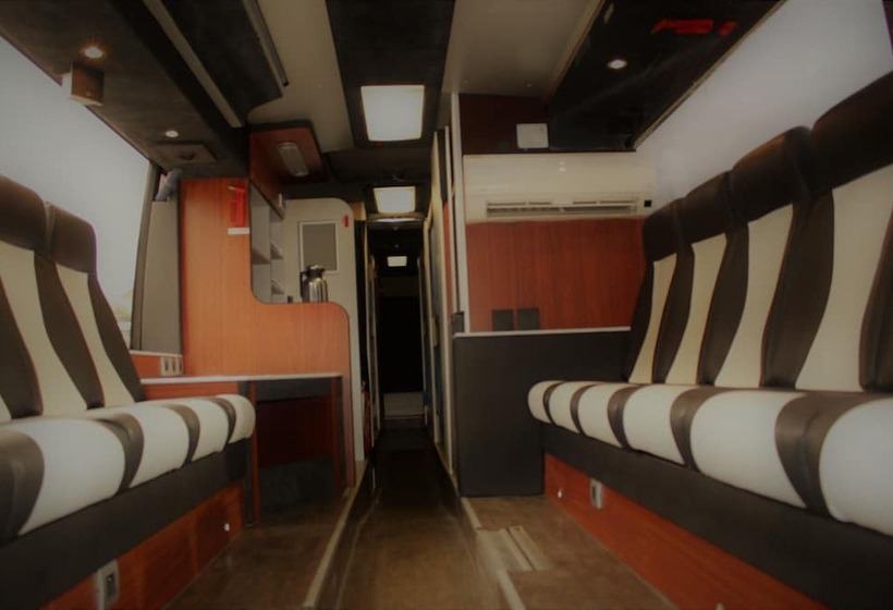 Les Cars Hotels   Hostel