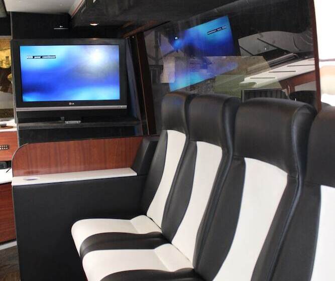 Les Cars Hotels   Hostel