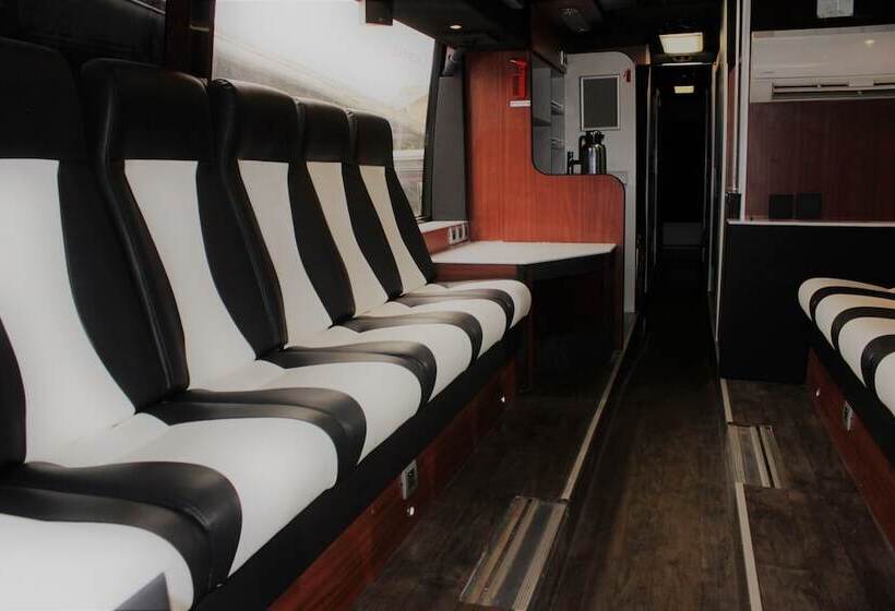 Les Cars Hotels   Hostel