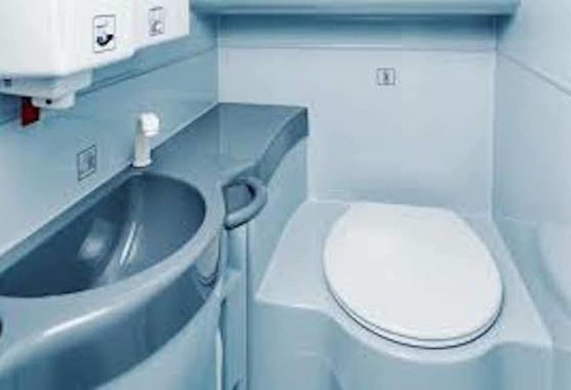 Les Cars Hotels   Hostel