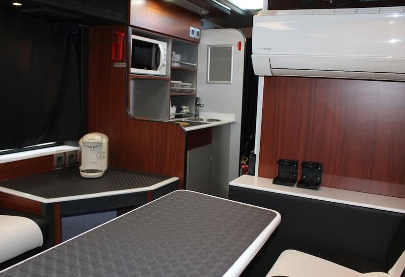 Les Cars Hotels   Hostel