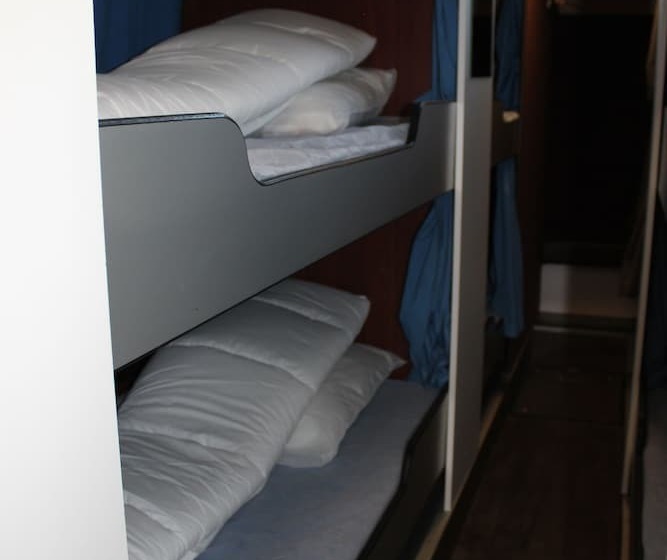 Les Cars Hotels   Hostel