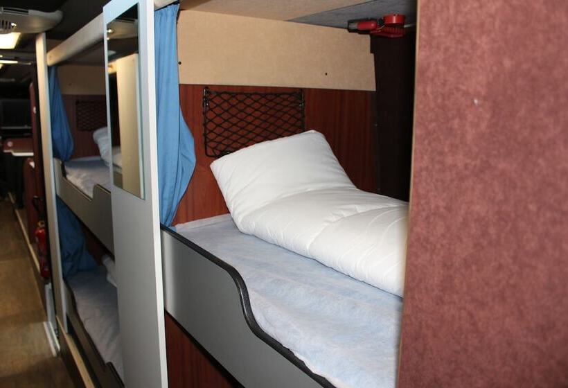 Les Cars Hotels   Hostel