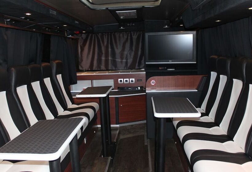 Les Cars Hotels   Hostel