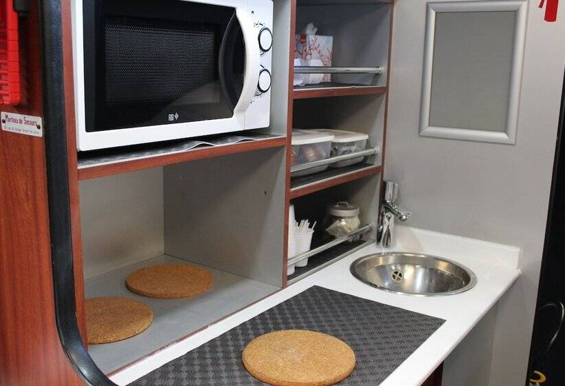 Les Cars Hotels   Hostel