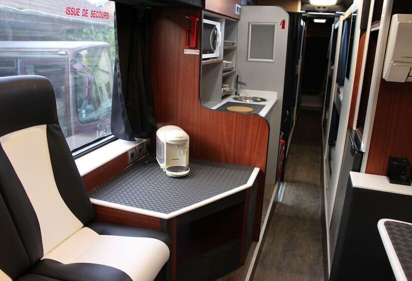 Les Cars Hotels   Hostel