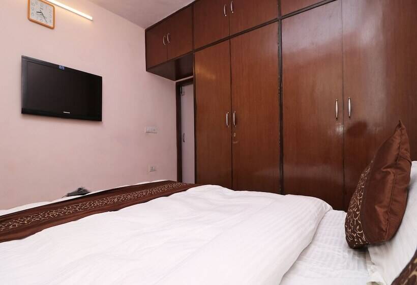 Oyo 14125 Home Hill View 2bhk Clock Tower