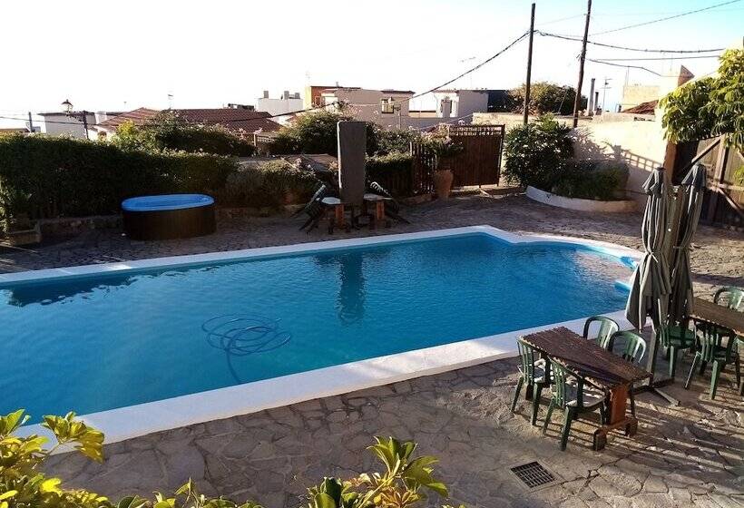 تختخواب و صبحانه Ziggys Mountain Retreat