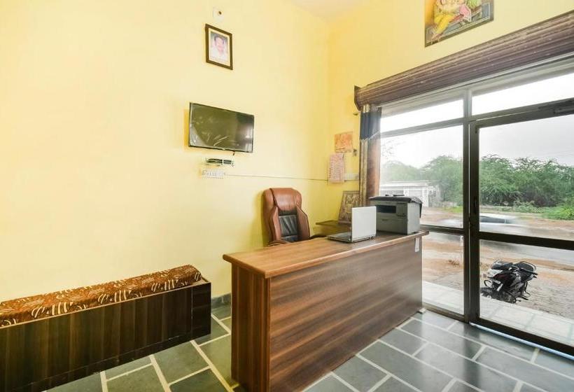 Отель Oyo 49622  Mateshwari