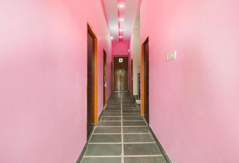 Отель Oyo 49622  Mateshwari