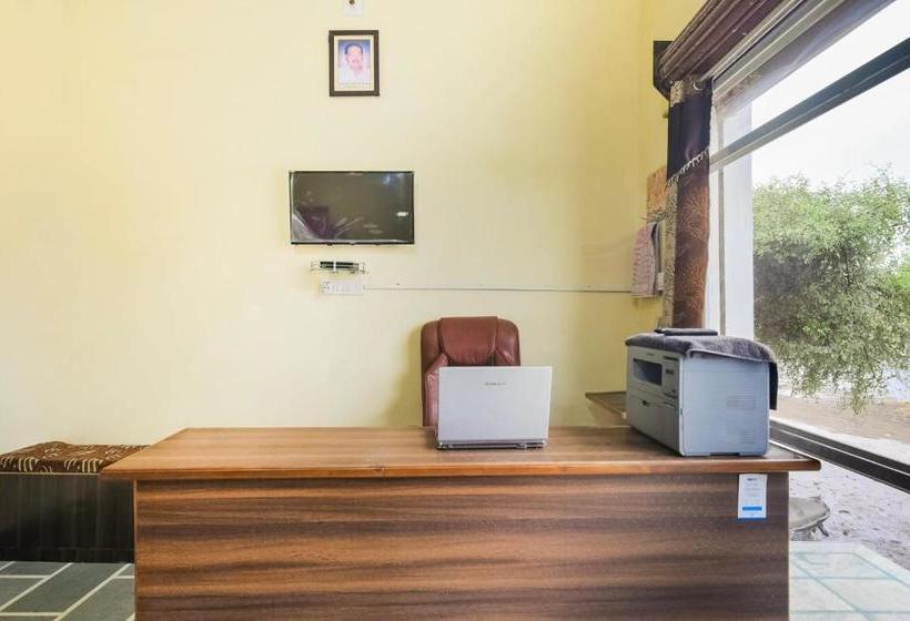 Отель Oyo 49622  Mateshwari