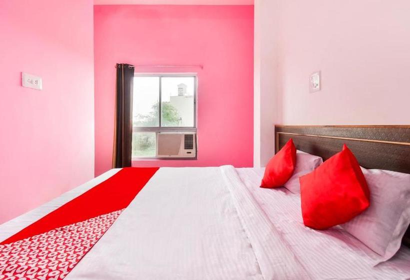 Отель Oyo 49622  Mateshwari