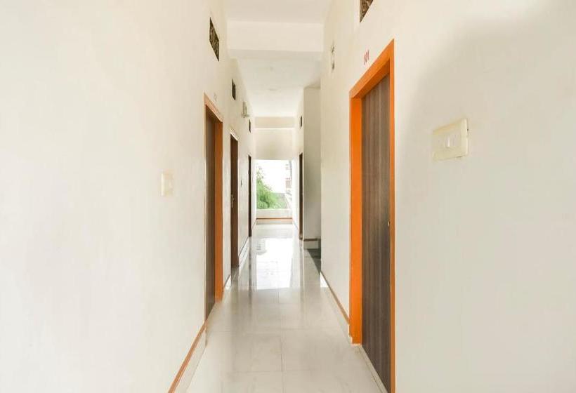 Отель Oyo 49622  Mateshwari