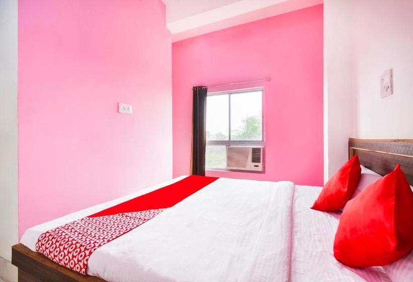 Отель Oyo 49622  Mateshwari