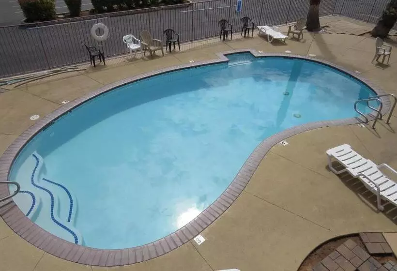 בית מלון כפרי America S Best Inn & Suites Saint George