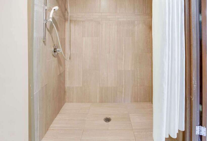 فندق Baymont By Wyndham Kalamazoo West