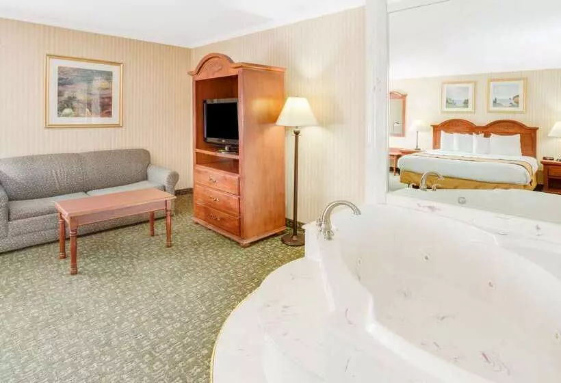 בית מלון כפרי Baymont By Wyndham Kalamazoo West