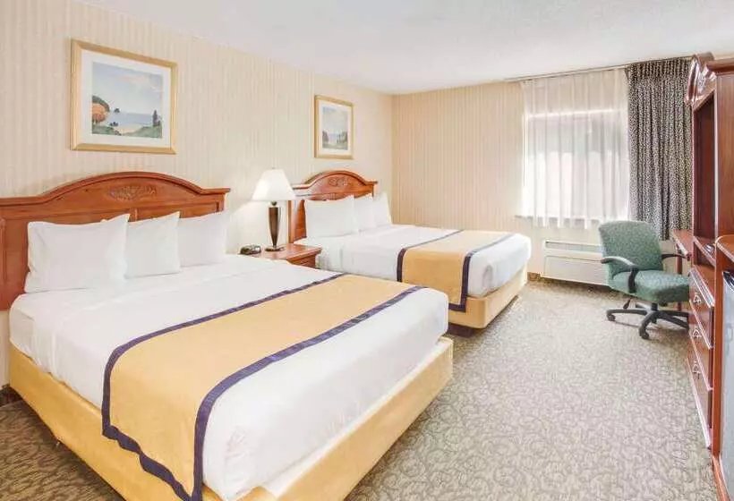 בית מלון כפרי Baymont By Wyndham Kalamazoo West