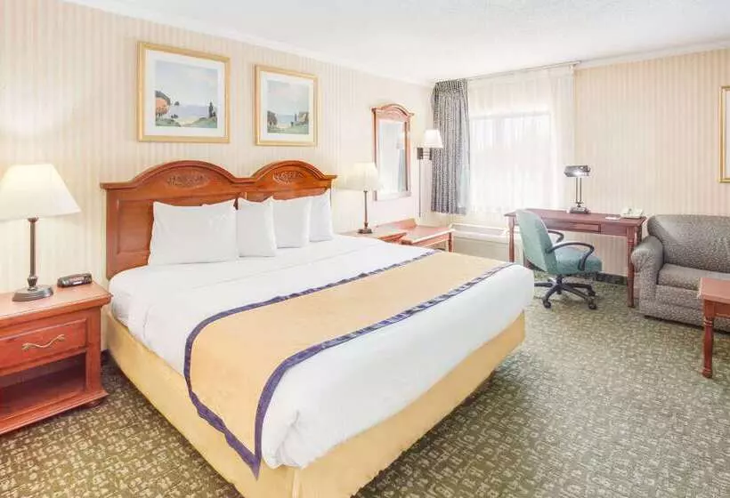 בית מלון כפרי Baymont By Wyndham Kalamazoo West