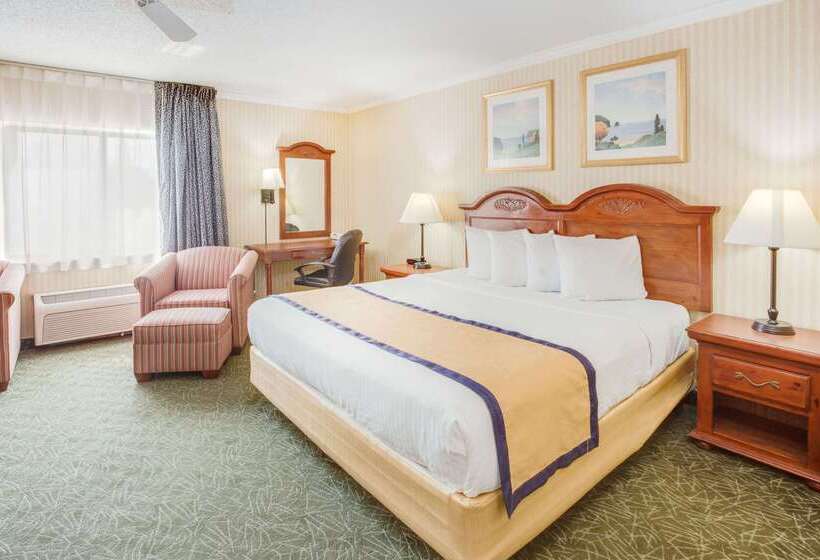 فندق Baymont By Wyndham Kalamazoo West