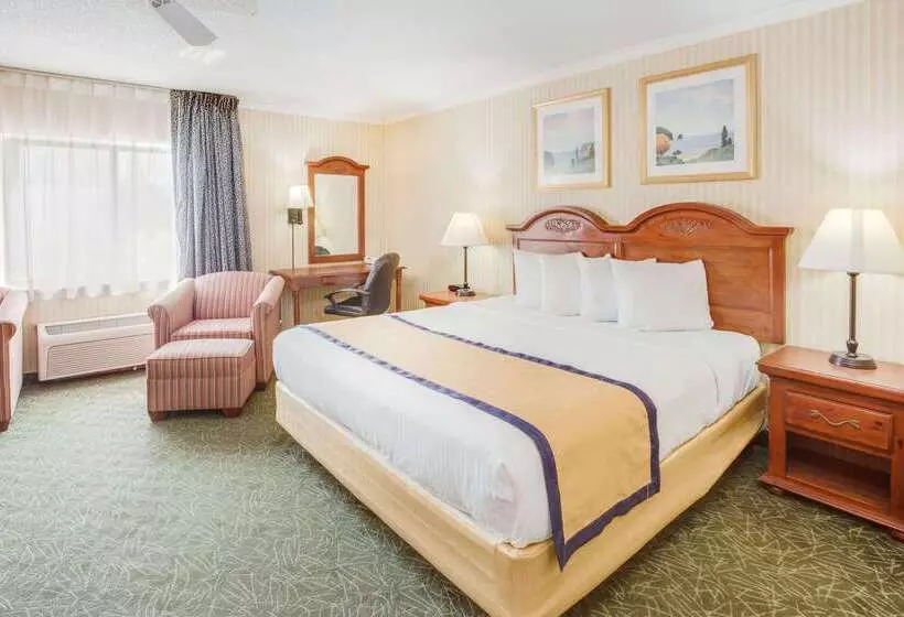 בית מלון כפרי Baymont By Wyndham Kalamazoo West