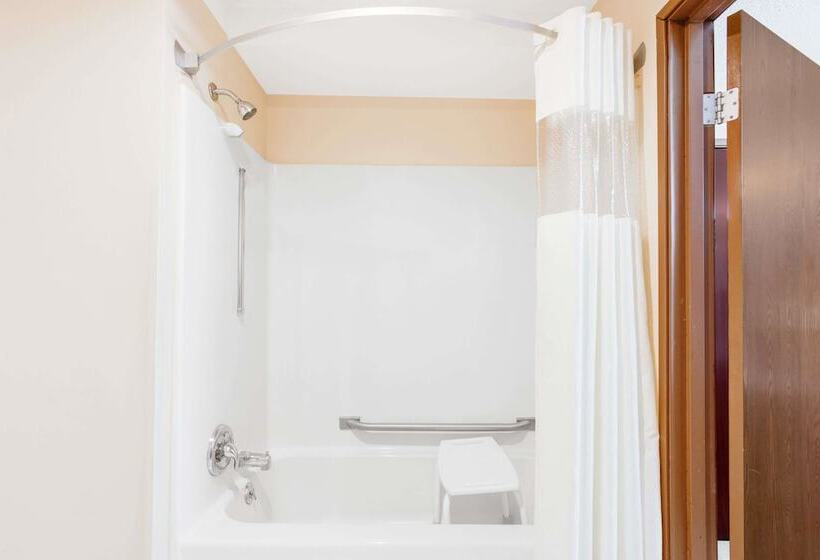 فندق Baymont By Wyndham Kalamazoo West