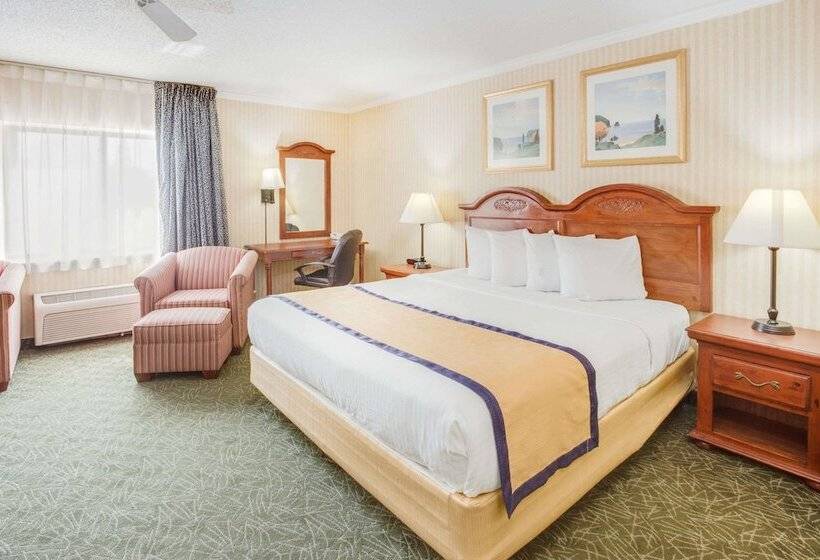 فندق Baymont By Wyndham Kalamazoo West