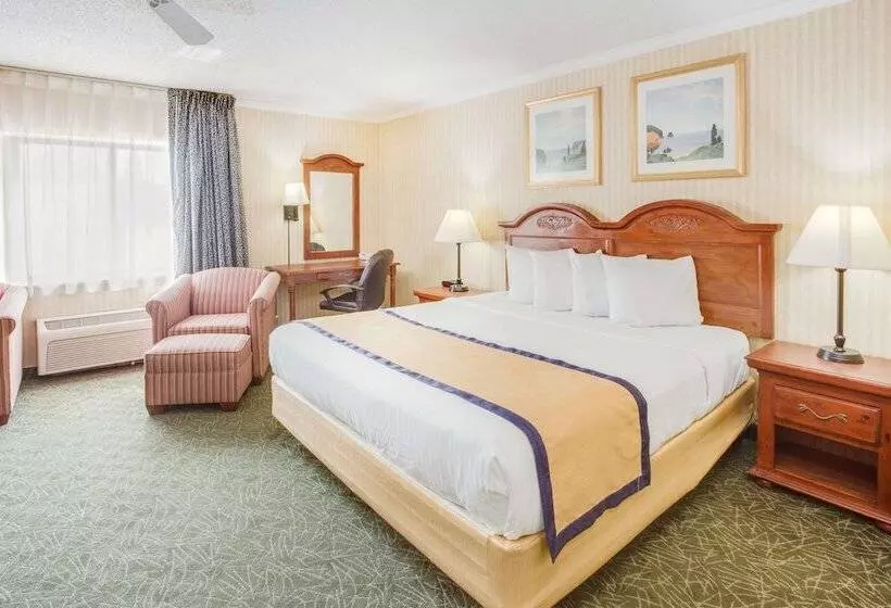 בית מלון כפרי Baymont By Wyndham Kalamazoo West