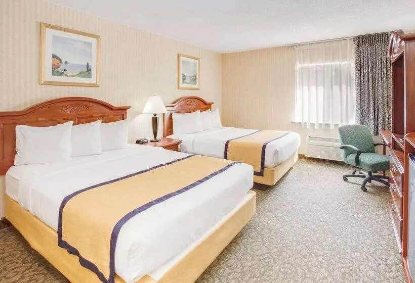 בית מלון כפרי Baymont By Wyndham Kalamazoo West