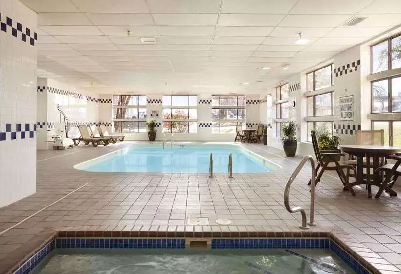 هتل Baymont By Wyndham Sioux Falls