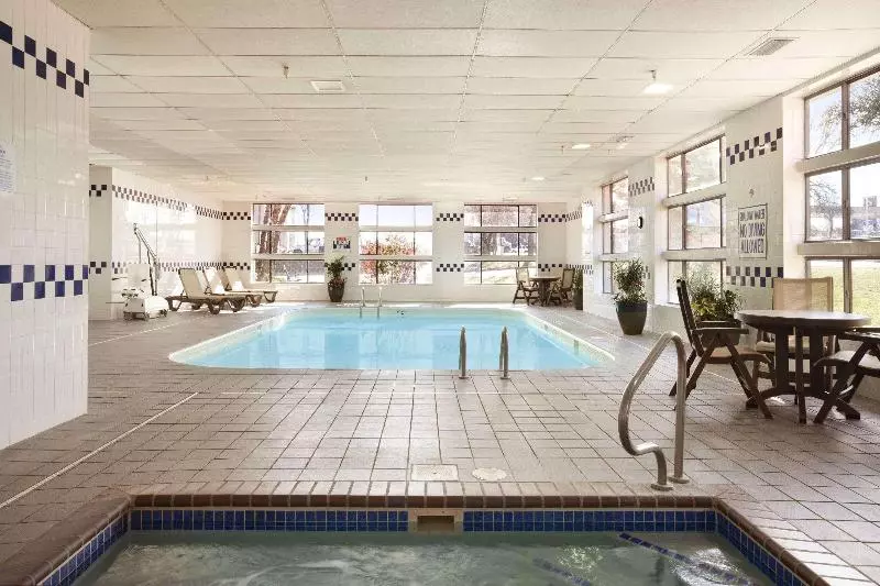 هتل Baymont By Wyndham Sioux Falls