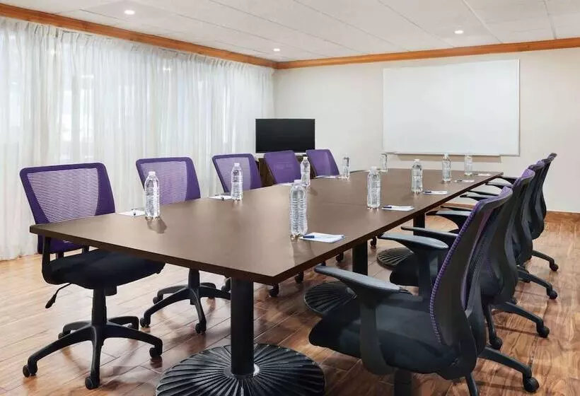 Hotel Baymont By Wyndham Washington