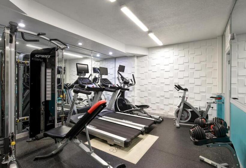 هتل Beacon South Beach