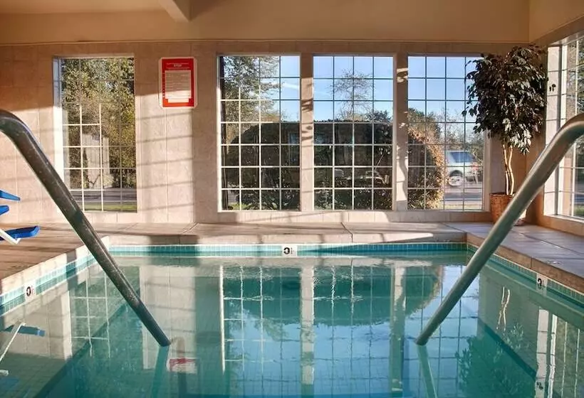 Hotelli Best Western Dallas Inn & Suites