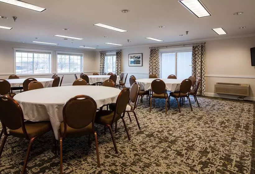 Отель Best Western Plus University Park Inn & Suites